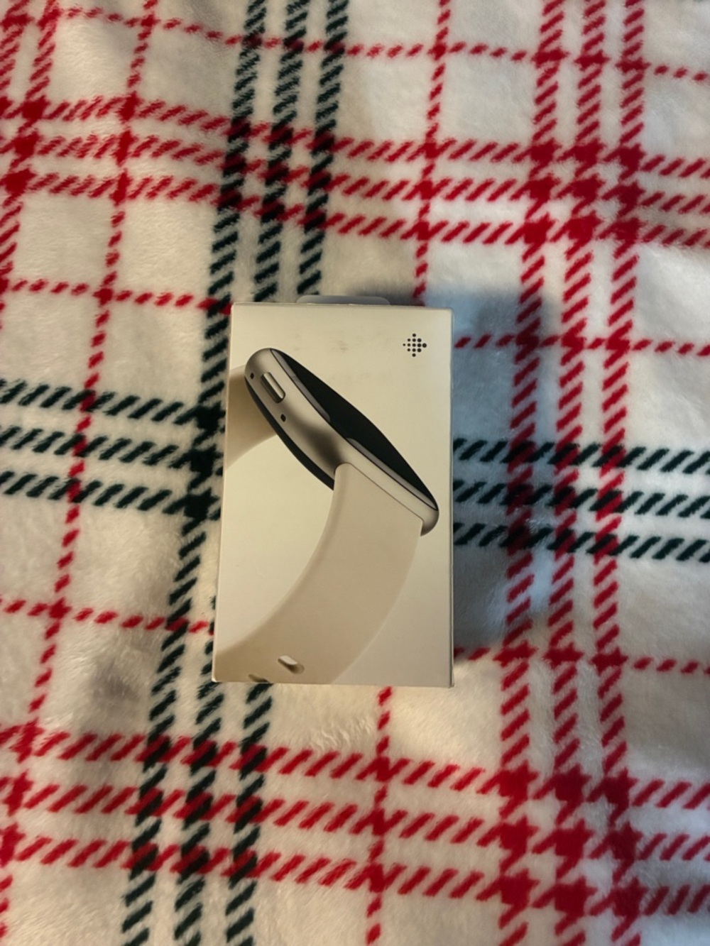 fitbit Versa 4 Silver Case with White Silicone Band